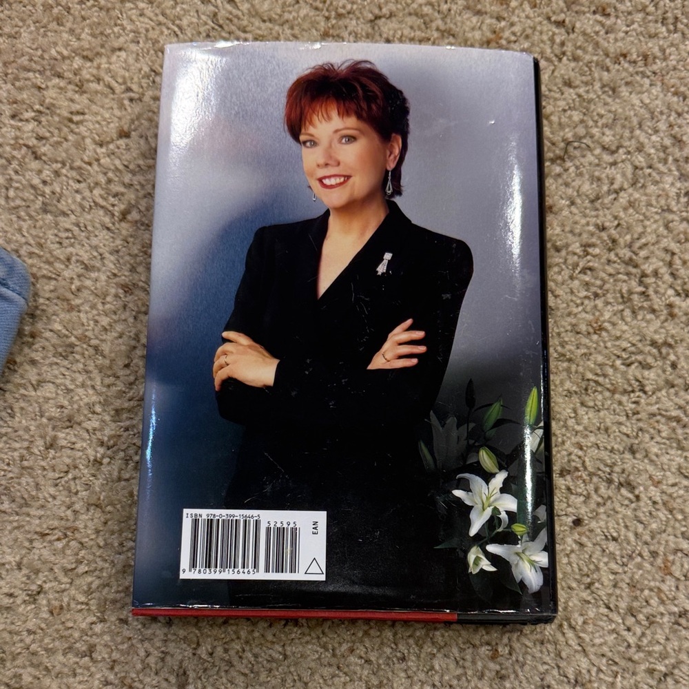 Burning Lamp Novel by Amanda Quick- Hardcover with holographic design - Picture 3 of 9